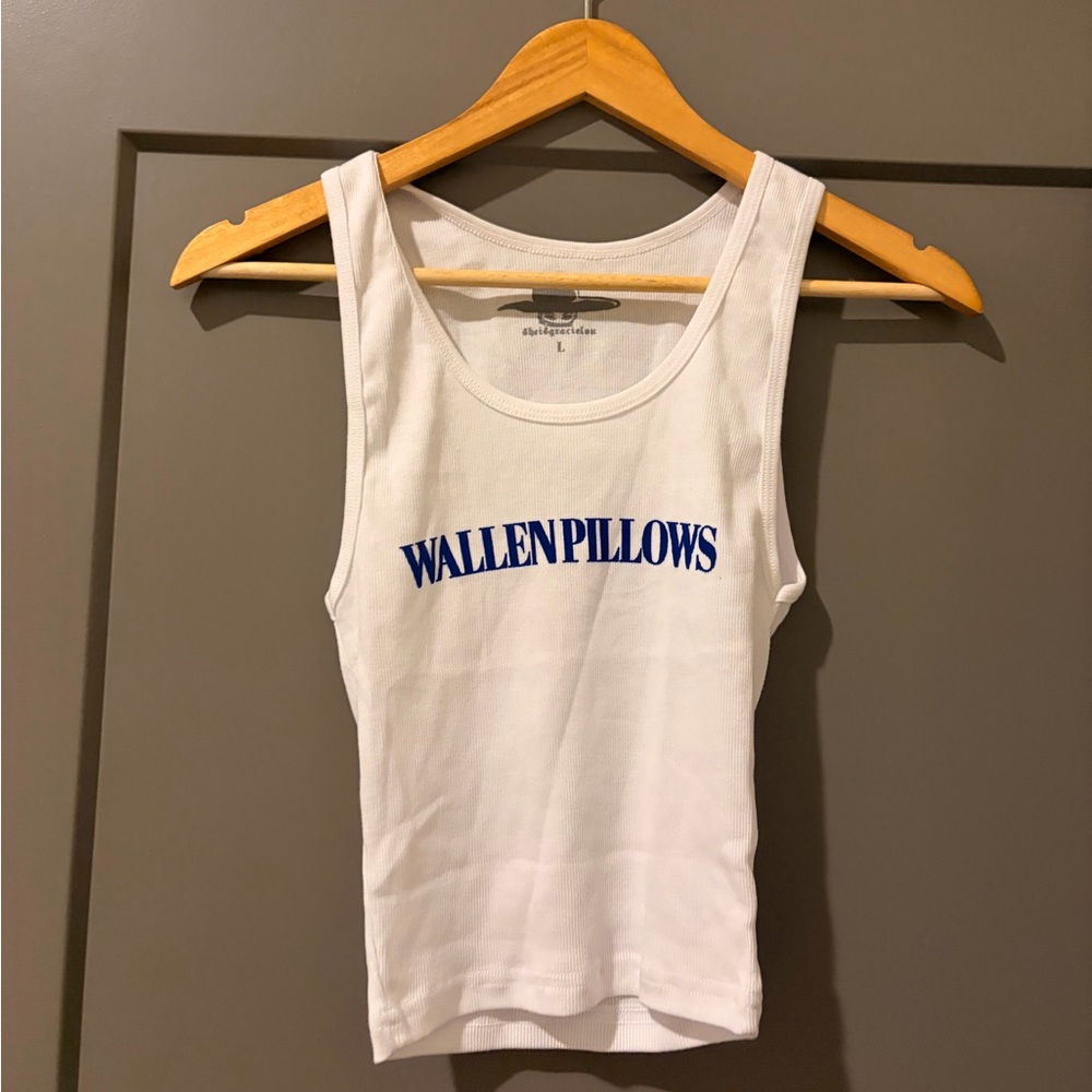 Wallen Pillows White/Navy Tank Top